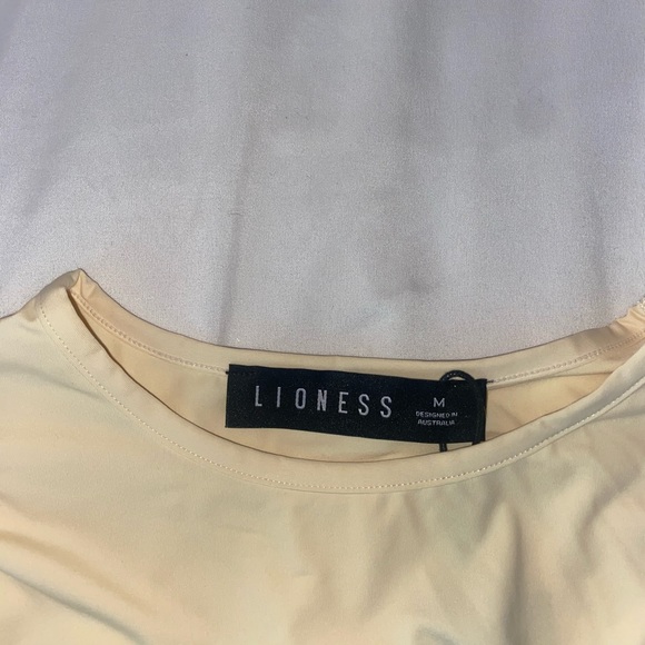 Lioness crop top lace up back - Picture 2 of 4